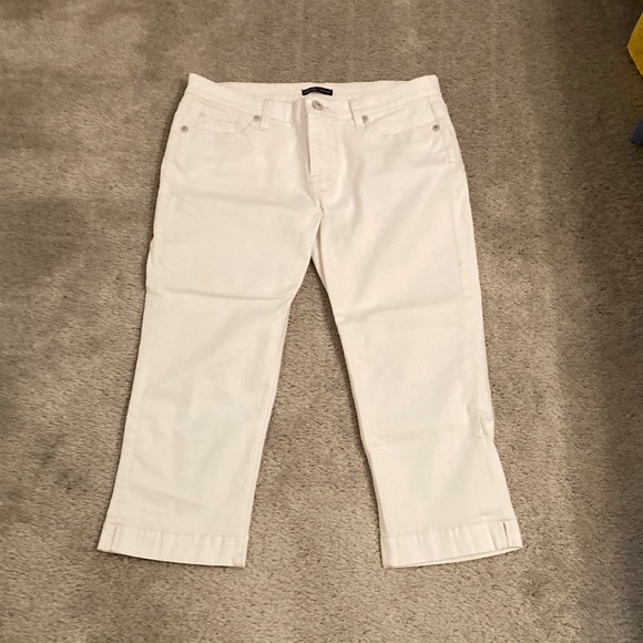 NY&CO White Jean Capris - Picture 1 of 4